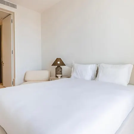 Charm 2bdr With River View By Lovelystay *