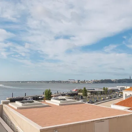 Charm 2bdr With River View By Lovelystay *