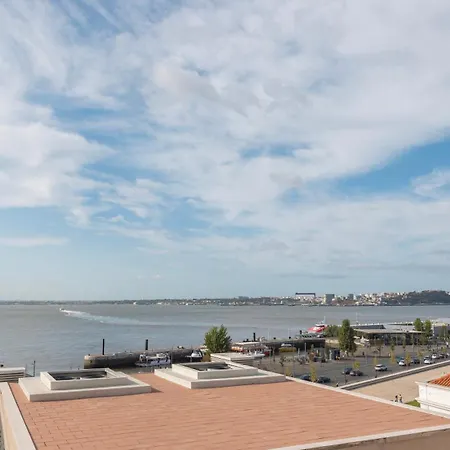 Charm 2bdr With River View By Lovelystay شقة